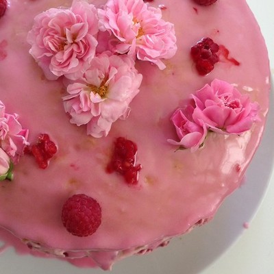 a-delicious-sponge-cake-flavoured-with-rosewater