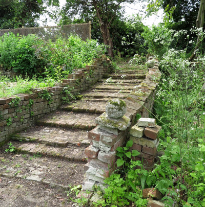 how-to-renovate-a-garden-without-losing-its-magic