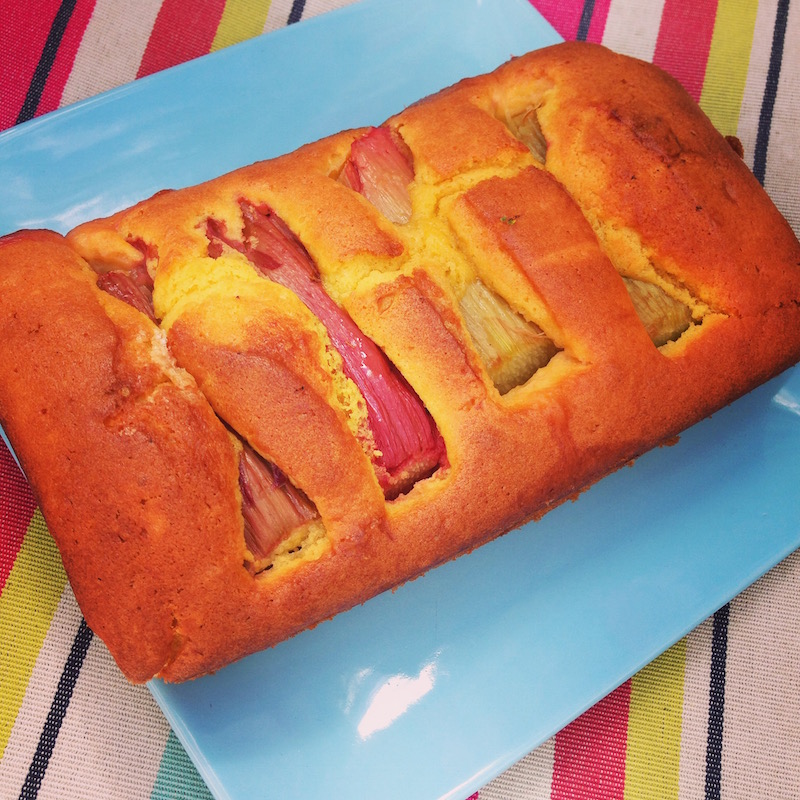 rhubarb and custard cake